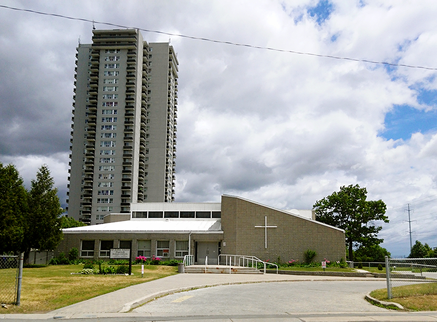 Fachada de Saint John XXIII Parish Church
