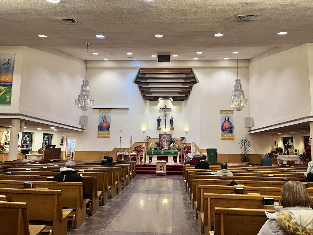 Fachada de St. Aidan Roman Catholic Church