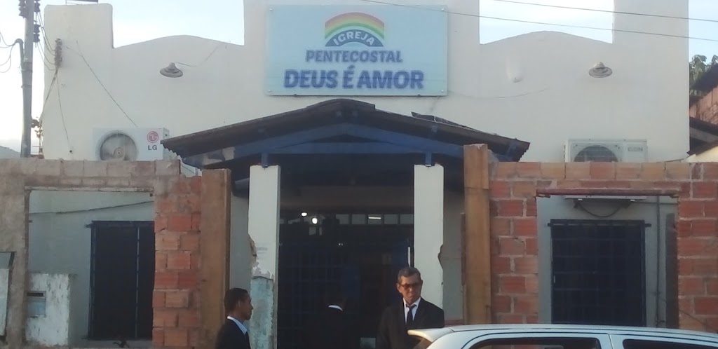 Fachada de Igreja Pentecostal Deus é Amor Sede Regional