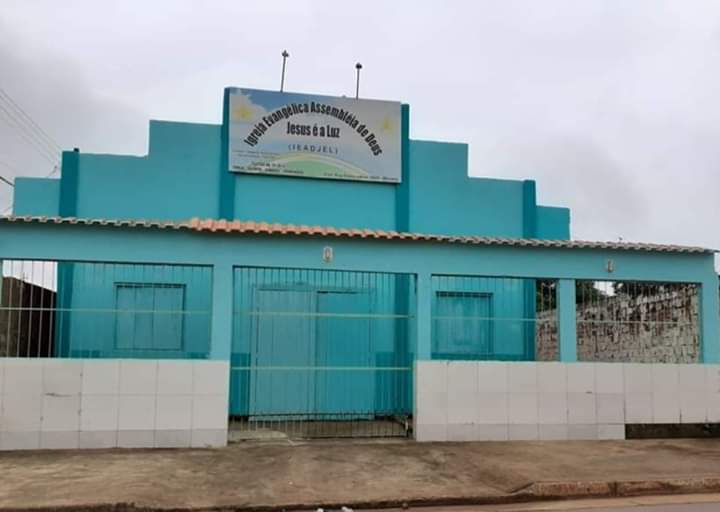 Fachada de IEADJEL Igreja Evangélica Assembléia de Deus Jesus é a luz