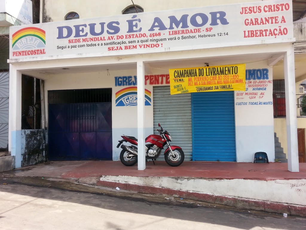Fachada de Igreja Deus é Amor