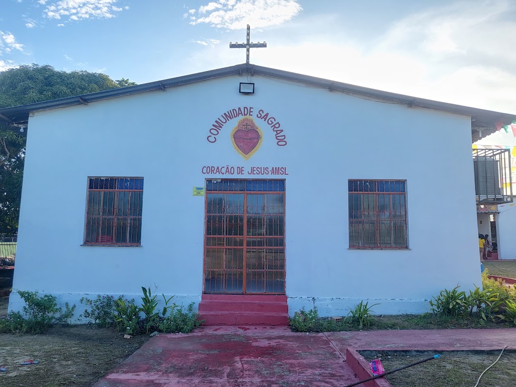 Fachada de Igreja Católica Sagrado Coração de Jesus. Area Missionaria Sao Lucas.