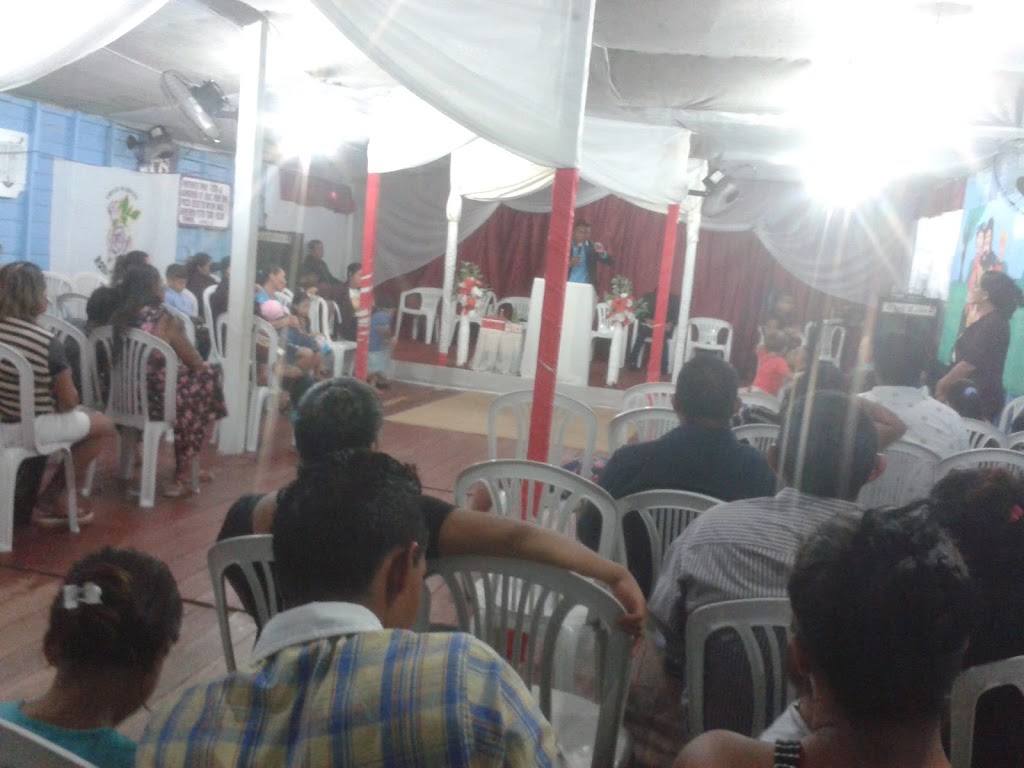 Fachada de Assembleia De Deus. Deus Faz Milagre