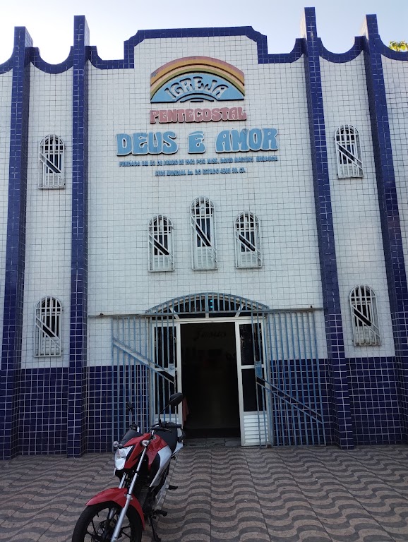 Fachada de Igreja Pentecostal Deus é Amor Sede Setorial
