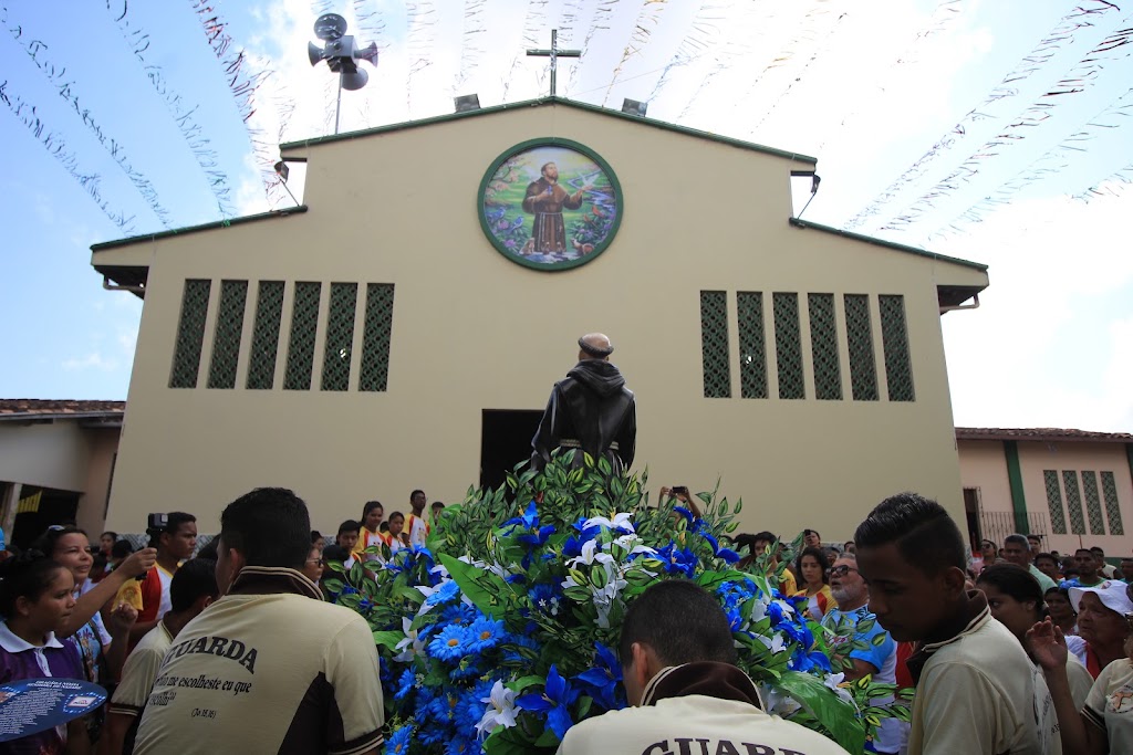 Fachada de Paróquia São Francisco