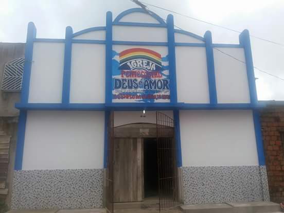 Fachada de Igreja Pentecostal Deus é Amor Anexo Sideral
