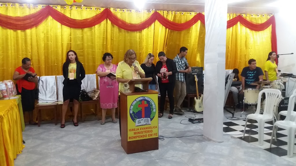 Fachada de Igreja Evangélica Ministério Rompendo Em Fé