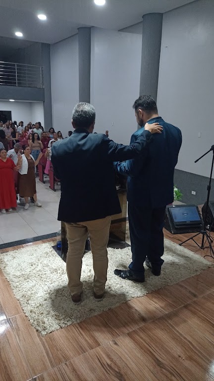 Fachada de Igreja de Deus no Brasil - Renata Park