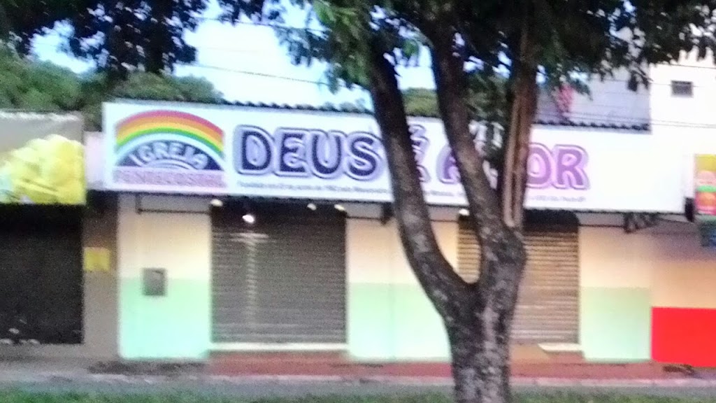 Fachada de Igreja Pentecostal Deus é Amor