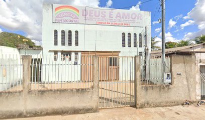 Fachada de Igreja Pentecostal Deus é Amor Sede Central
