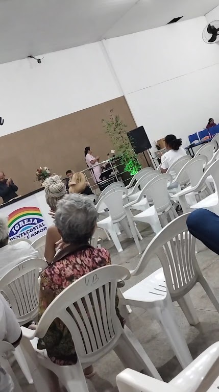 Fachada de Igreja Pentecostal Deus é Amor Sede Central - Vila Brasília