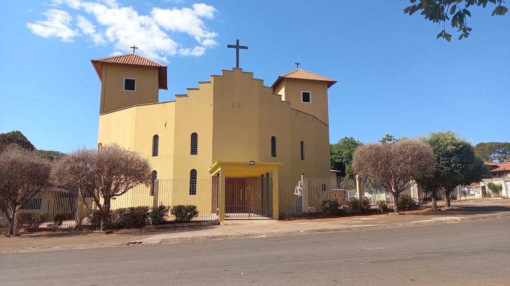Fachada de Paróquia Santa Genoveva