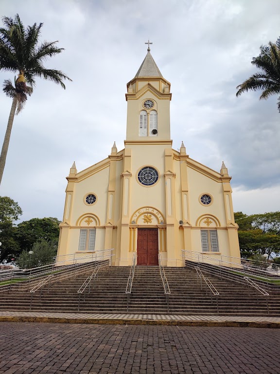 Fachada de Igreja Matriz de Nossa Senhora Aparecida