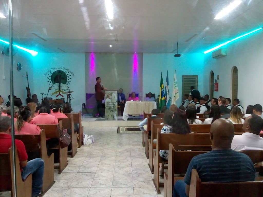 Fachada de Igreja Pentecostal " Creio Eu Na Biblia "