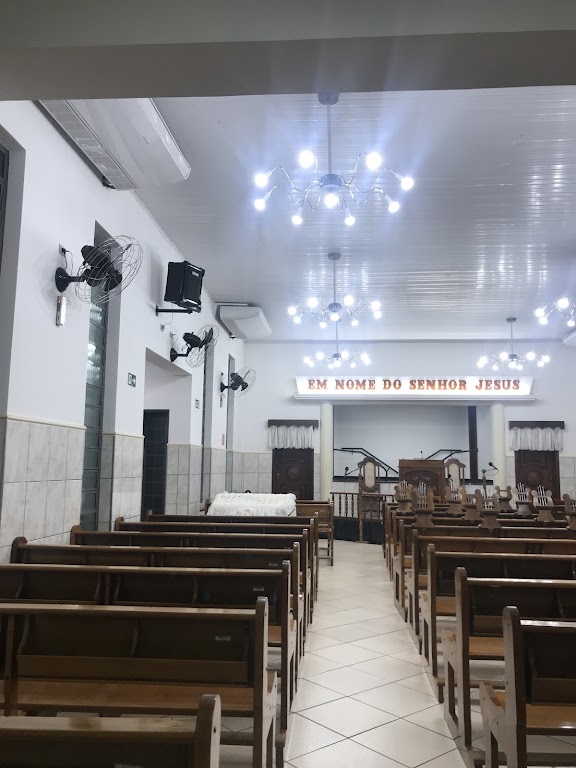 Fachada de Congregação Cristã no Brasil - Ouro Verde - Central