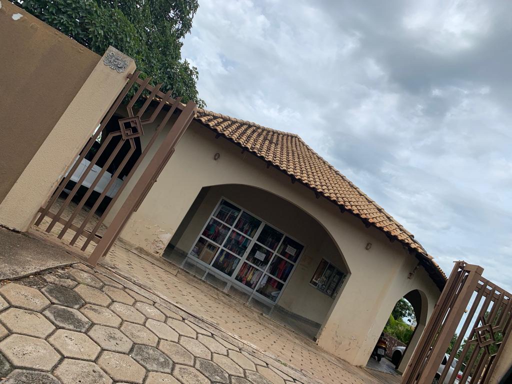 Fachada de Mitra Diocesana Paróquia São Fra Assis