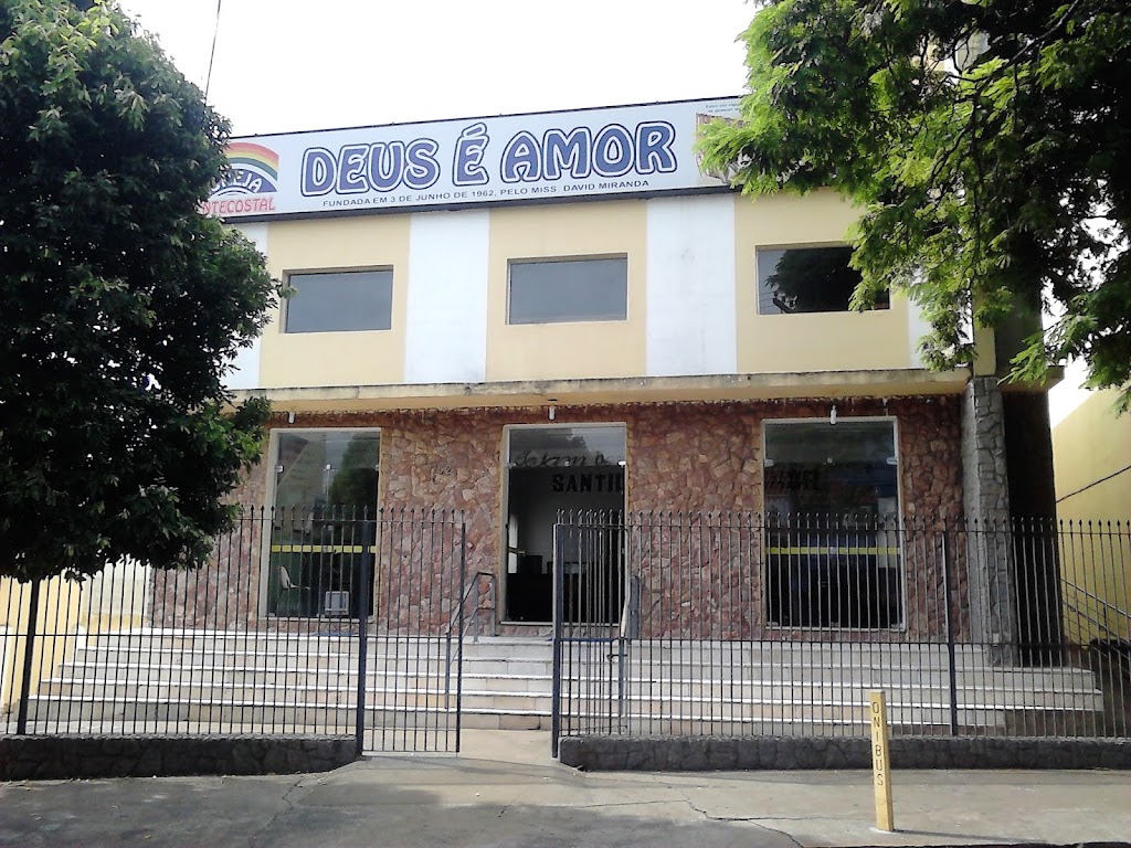 Fachada de Igreja Pentecostal Deus é Amor