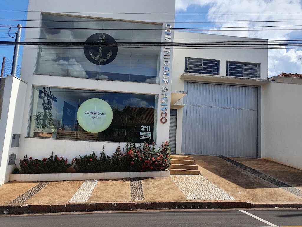Fachada de Comunidade Aprisco