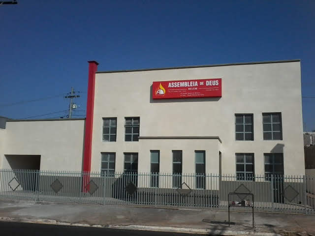 Fachada de Assembleia de Deus de Marilia em Jd Lacombe Pompeia.