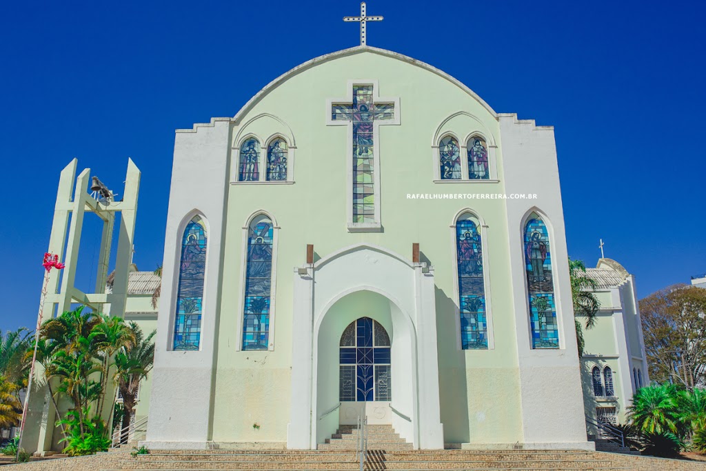 Fachada de Igreja Matriz Senhor Bom Jesus da Cana Verde