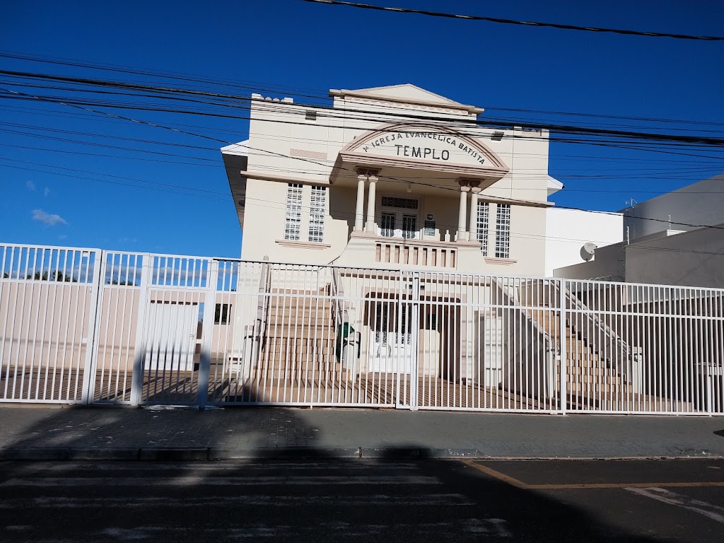 Fachada de Primeira Igreja Batista Em Araguari