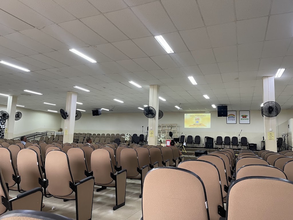 Fachada de Igreja Pentecostal Deus é Amor - Sede Estadual