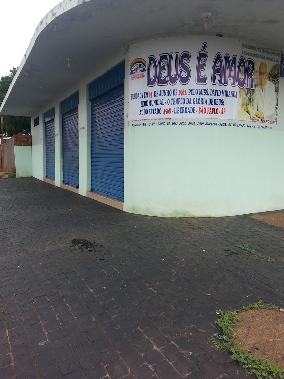 Fachada de Deus é Amor
