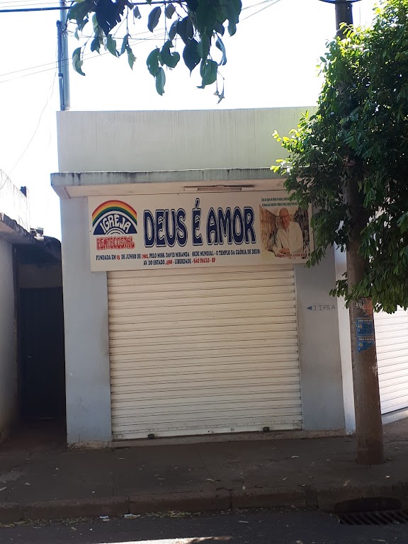 Fachada de Igreja Pentecostal Deus é Amor