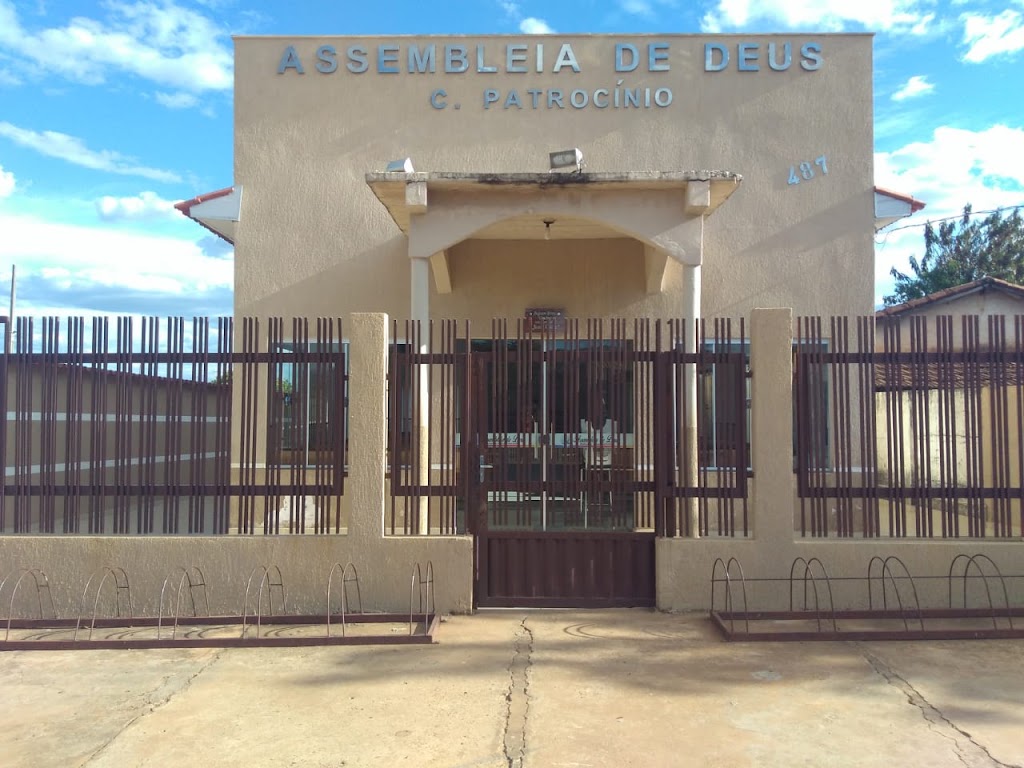 Fachada de Igreja Evangélica Assémbleia de Deus madureira- campo de patrocinio- MG