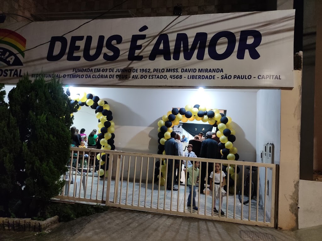 Fachada de Igreja Pentecostal Deus é Amor