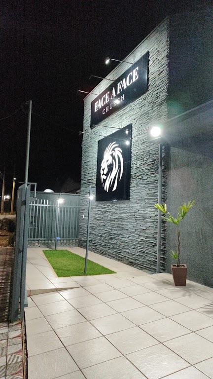 Fachada de Face a Face Church
