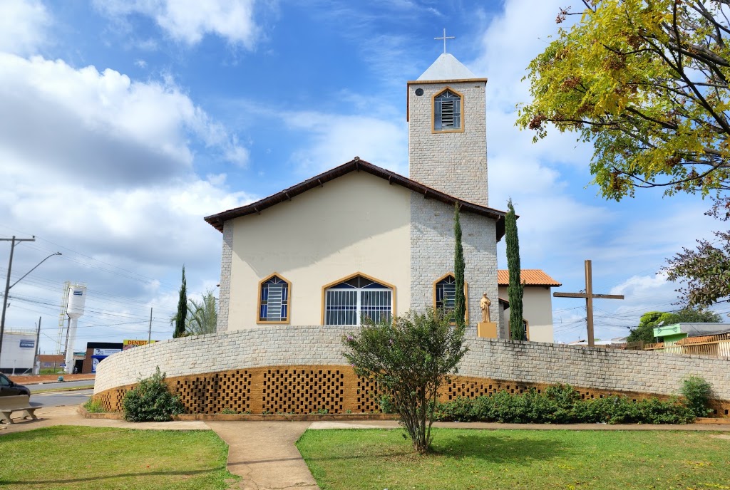 Fachada de Paróquia São Francisco de Assis
