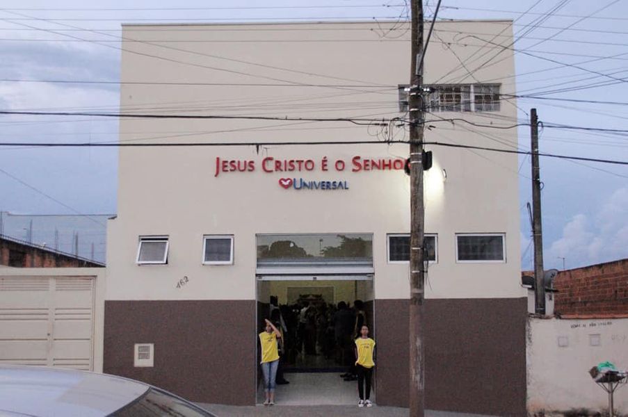 Fachada de Igreja Universal do Reino de Deus - Hortências