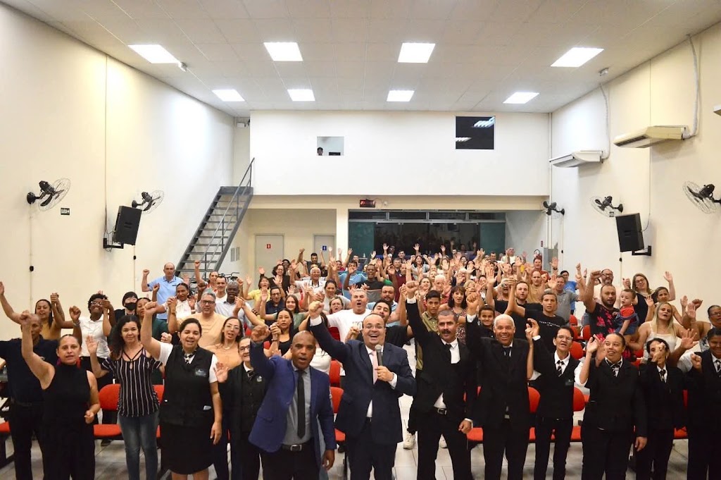 Fachada de Igreja Internacional da Graça de Deus - Taquaritinga