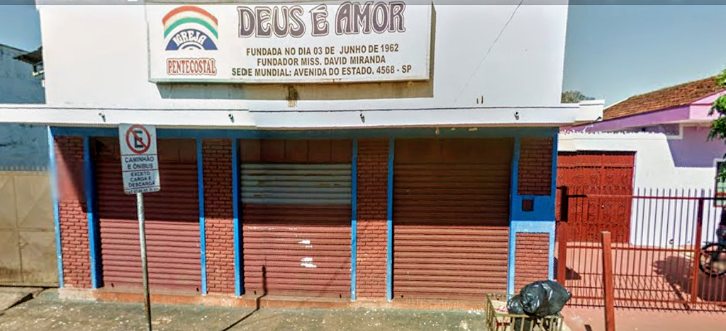 Fachada de Igreja Pentecostal Deus é Amor