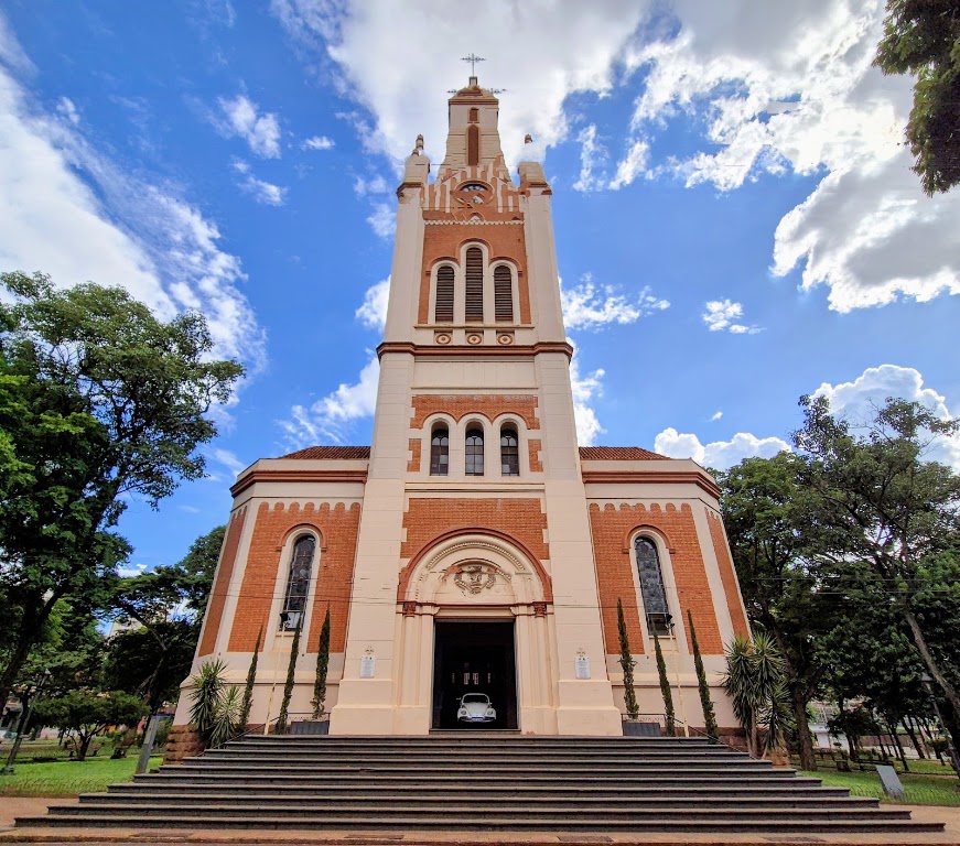 Fachada de Catedral Metropolitana de Ribeirão Preto São Sebastião