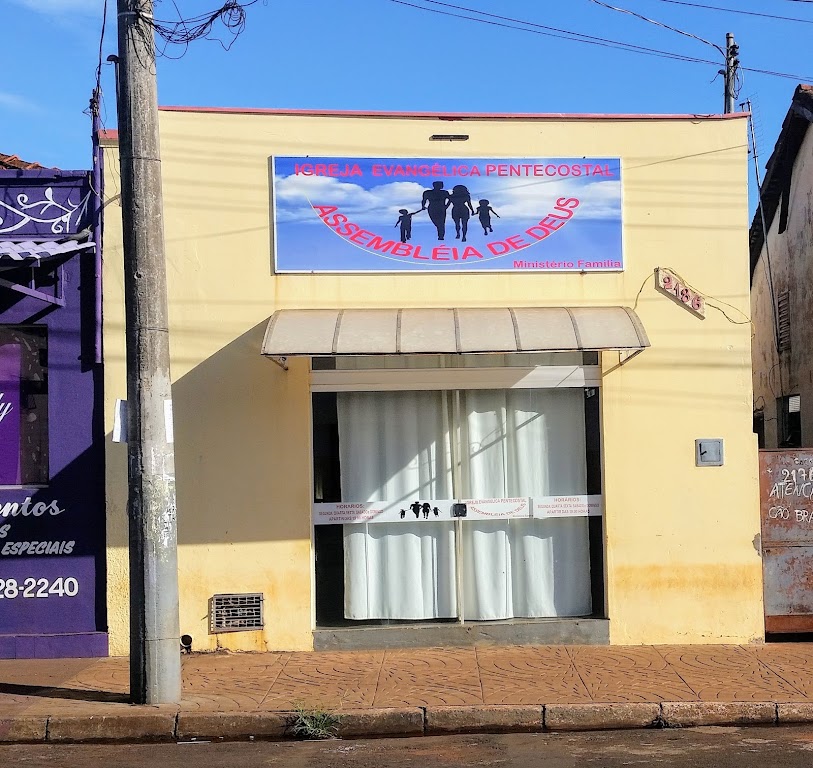 Fachada de Assembléia de Deus - Ministério Familia
