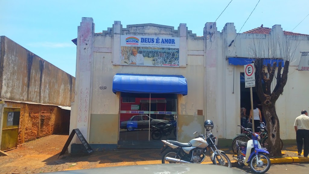 Fachada de Igreja Pentecostal Deus é Amor
