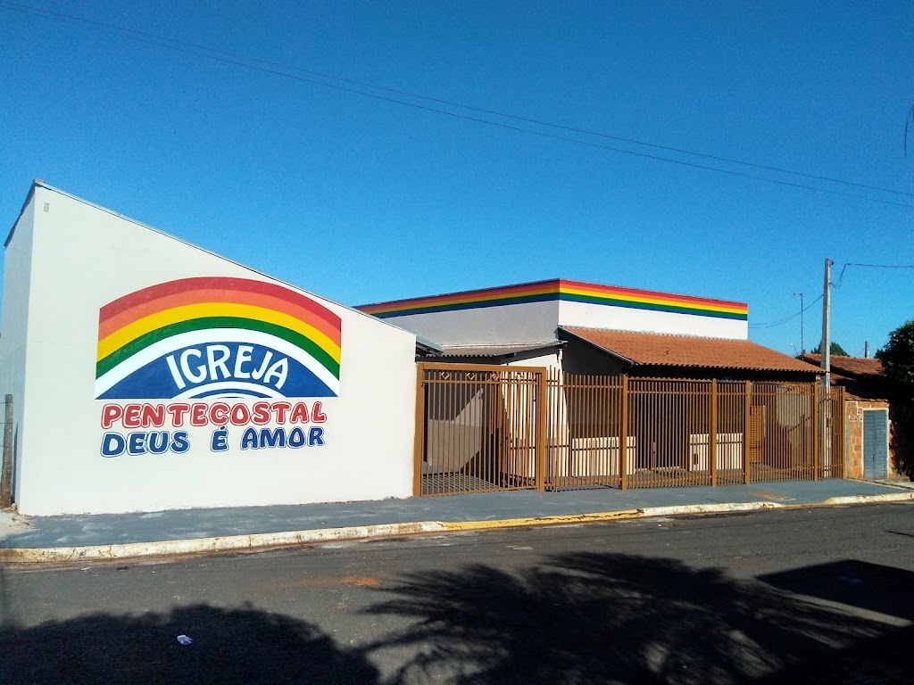 Fachada de Igreja Pentecostal Deus é Amor
