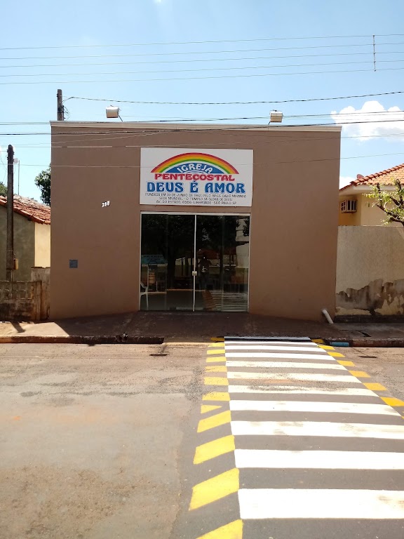 Fachada de Igreja Pentecostal Deus é Amor