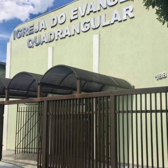 Fachada de Quadrangular Zona Norte