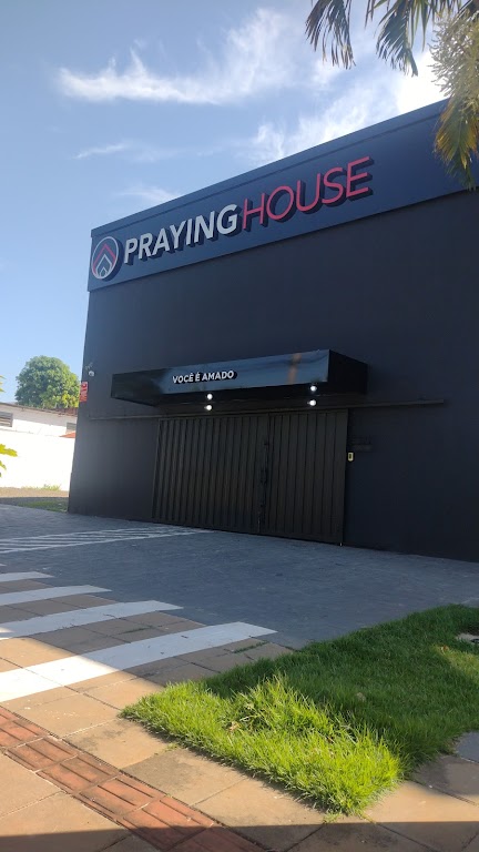 Fachada de PRAYING HOUSE