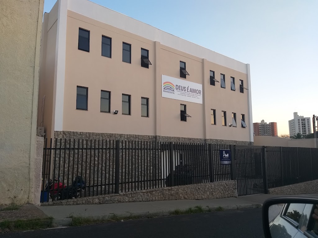 Fachada de Igreja Pentecostal Deus é Amor Sede Estadual