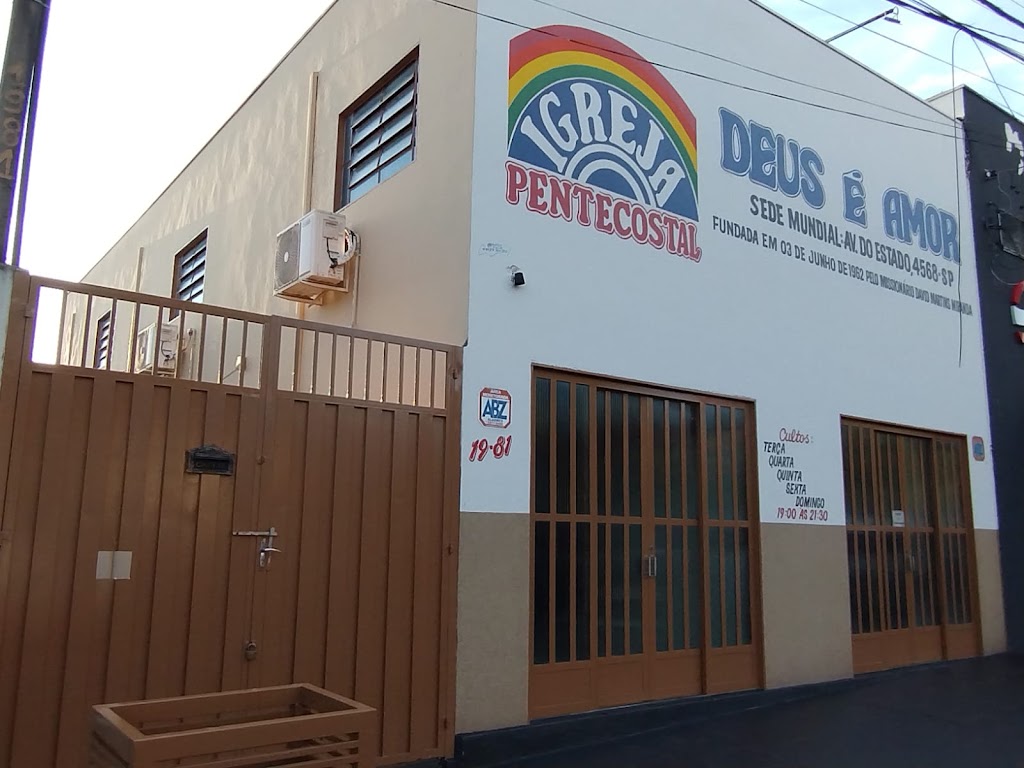 Fachada de Igreja Pentecostal Deus é Amor
