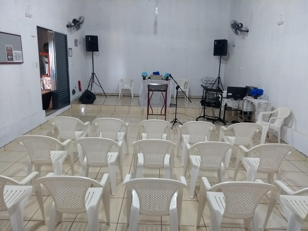 Fachada de Assembleia de Deus M, Avivar de Lins