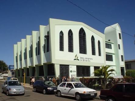 Fachada de Igreja Adventista Central de Bauru