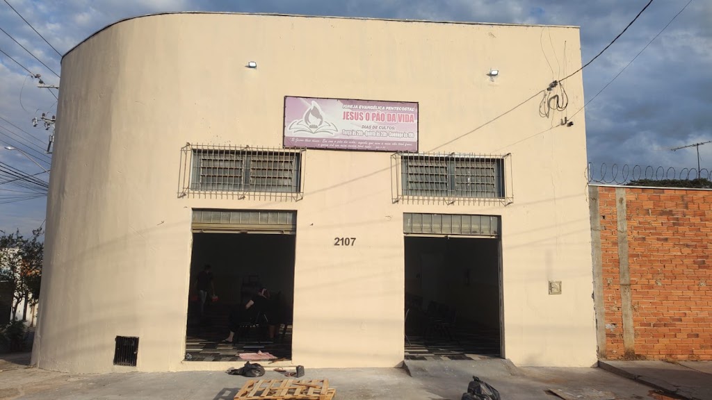 Fachada de IEP. Jesus o pão da vida