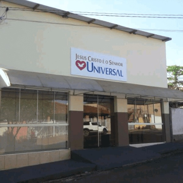 Fachada de Igreja Universal do Reino de Deus - Cabrália Paulista