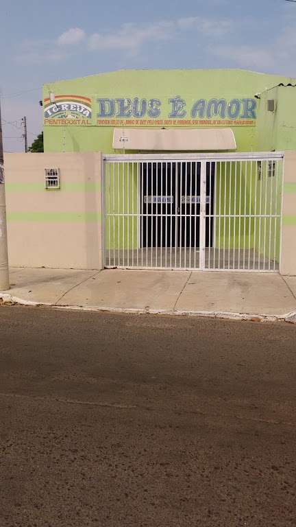 Fachada de Igreja Pentecostal Deus é Amor Sede Central