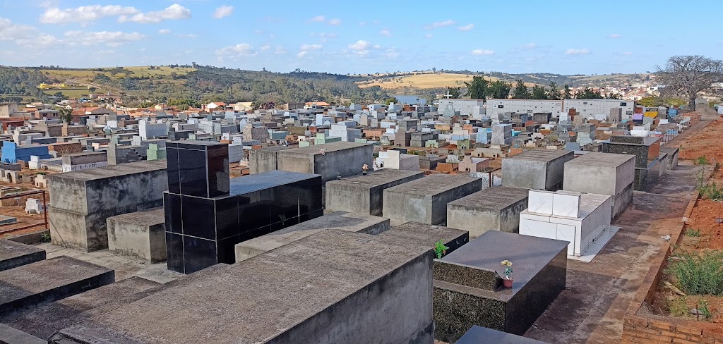 Fachada de Cemitério Municipal do Bairro Lagoa Grande
